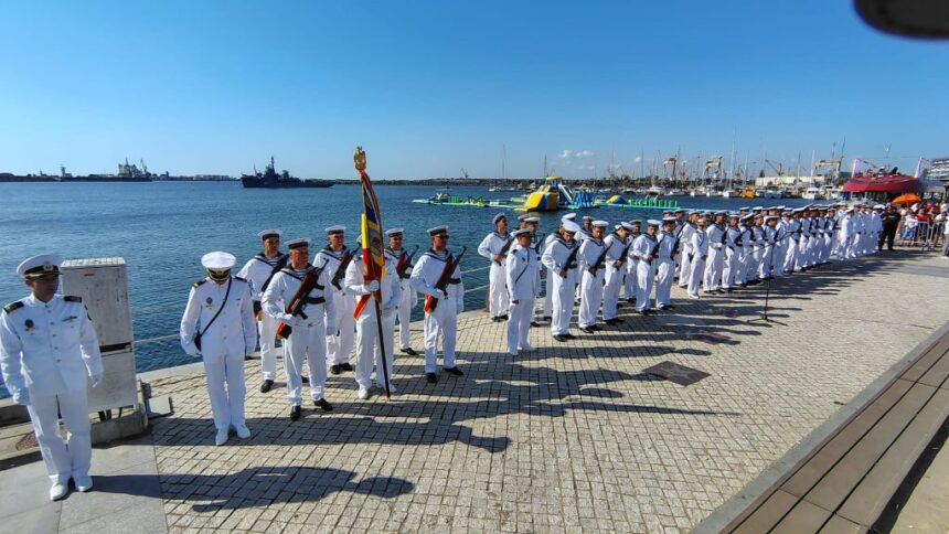 foto video mangalia imbraca straie de sarbatoare de ziua marinei 2025 sute de persoane prezente pe faleza portului turistic 689ed9018c9a5
