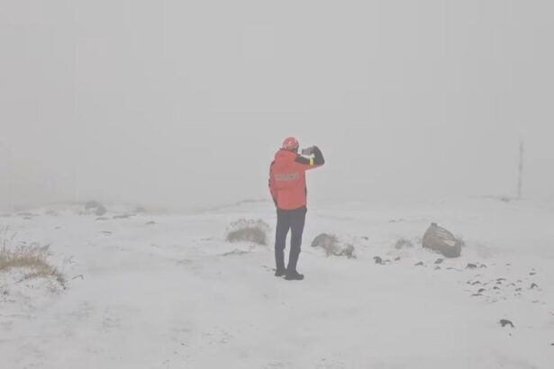 foto video ninge la varfu omu astazi a fost cea mai rece zi de vara din august 2025 68acad1434dd6