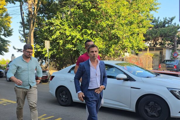 foto video primarul cristian radu a ajuns la dna imagini cu edilul din mangalia intrand in sediul procurorilor anticoruptie 68a5dd565e0e5