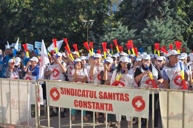 foto video protest in fata prefecturii constanta confederatiile cer salarii si pensii decente 68aea0563a48e