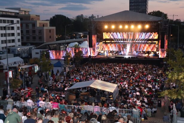 foto video publicul a trait inca o seara de aur la festivalul de la mamaia astazi urmeaza gala si viitorul detinator al trofeului mamaia 2025 68aaf92882e0b