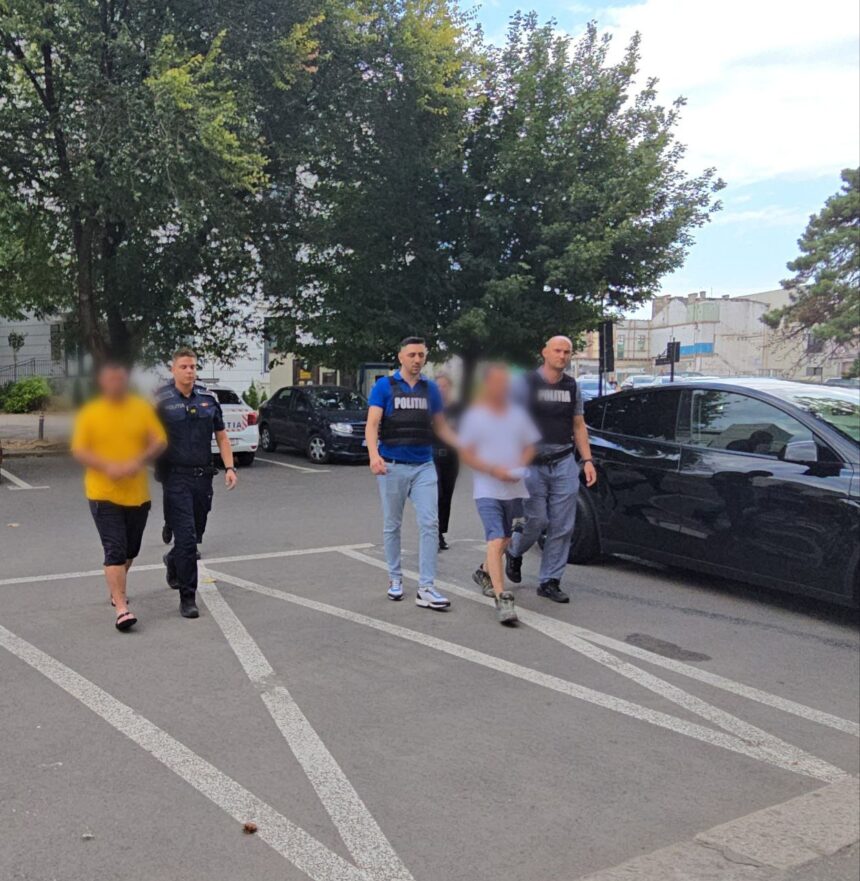 foto video suspectii in cazul persoanelor injunghiate pe strada dispensarului au fost adusi in fata instantei 68b44fc89539c