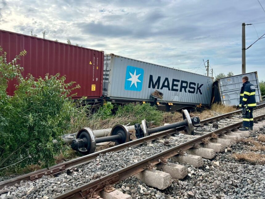 galerie foto incident feroviar la agigea doua vagoane deraiate unul rasturnat circulatia trenurilor constanta mangalia blocata 688c5929b9d74