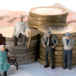 Guvernul Bolojan aprobă astăzi modificările la Pilonul 2 de Pensii: pensionarii nu vor mai putea retrage toți banii simultan. 3 guvernul bolojan aproba azi modificarile la pilonul 2 de pensii cei ajunsi la pensie nu si vor mai putea retrage toti banii deodata 6895a188a6f82
