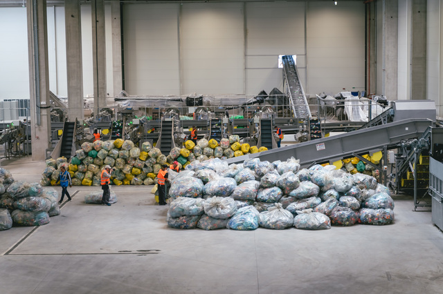 Guvernul renunță la condiția valorificării materialelor reciclate prin SGR la Bursa Română de Mărfuri. 1 guvernul renunta la o conditia valorificarii materialelor reciclate prin sgr la bursa romana de marfuri 689d8e8112996