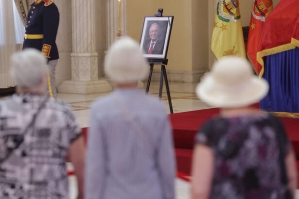 imagini de la funeraliile lui ion iliescu foto 689356ca51c00