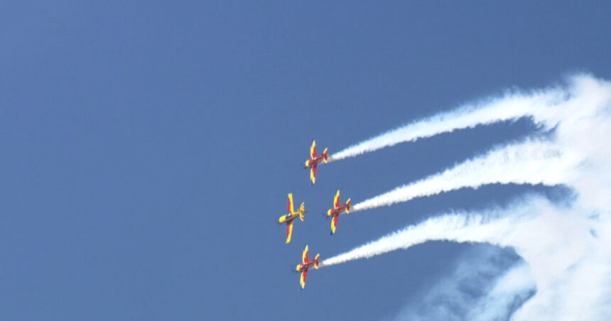 imagini spectaculoase deasupra capitalei au inceput antrenamentele pentru cel mai mare show aviatic din romania 68af20c80407f