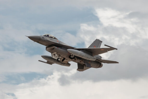 inca trei aeronave f 16 cumparate din norvegia au aterizat astazi in romania intra in dotarea bazei de la mihail kogalniceanu 68b08760bdf9d