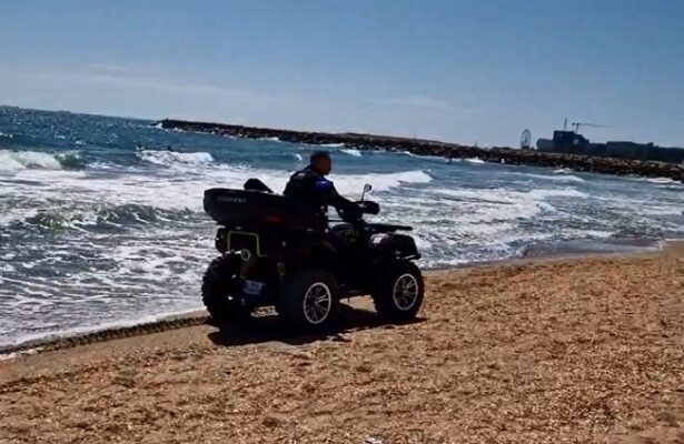 interventie a jandarmilor pe plaja din olimp in sprijinul salvamarilor 68a336b75bde5