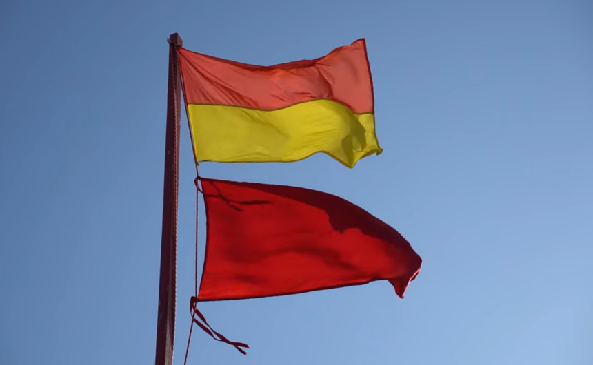 jandarmii si politistii patruleaza pe plajele din sudul litoralului unde astazi este arborat steagul rosu primele amenzi date in venus turistilor care i au ignorat pe salvamari 68a461a073d0a
