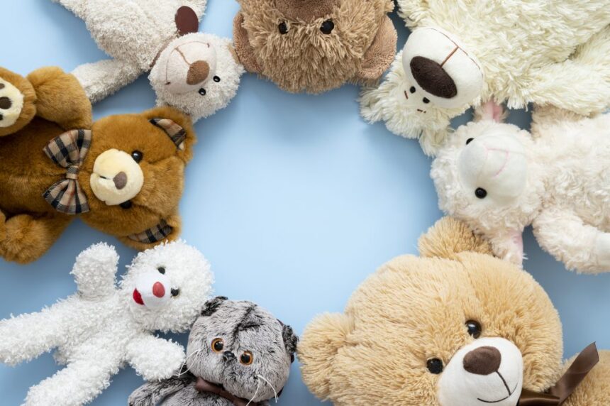 Jucării contrafăcute în valoare de 15.000 lei, descoperite în magazine de pe litoral. 1 jucarii contrafacute in valoare de 15 000 lei descoperite in magazine de pe litoral 68b0118229486