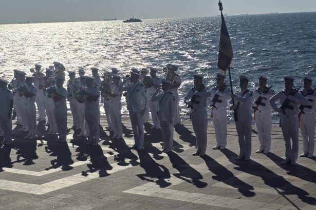 live foto video eroii marinari omagiati de fortele navale romane ceremonie religioasa si militara la monumentul crucea marinarilor 689d795067932