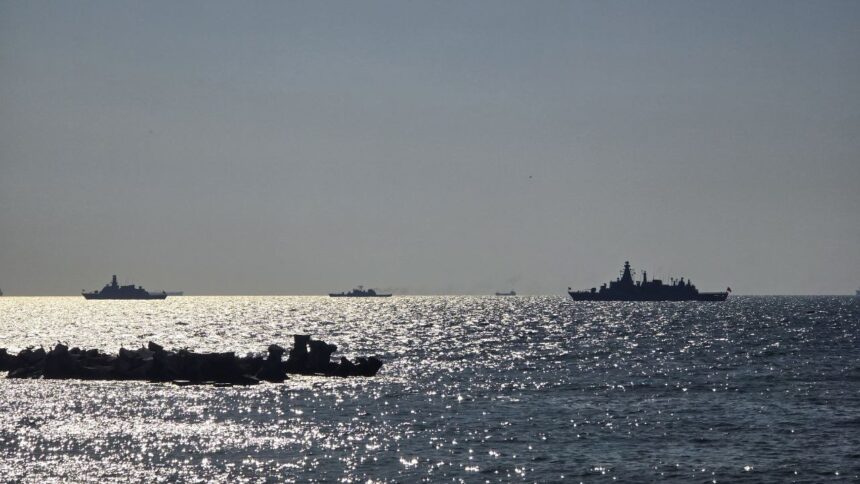 Ziua Marinei 2025, celebrată pe Faleza Cazinoului din Constanța: Imagini impresionante, mii de oameni și un spectacol militar de neuitat 1 live foto video ziua marinei 2025 celebrata pe faleza cazinoului din constanta imagini impresionante mii de oameni si un spectacol militar de neuitat 689ed54e6bef0