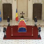 mesajul emotionant al sotiei lui ion iliescu scris pe o coroana de flori albe cei doi au fost casatoriti 74 de ani 68931b0614bb2