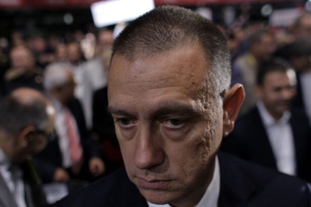 mihai fifor nu imi amintesc ca un sef de stat si comandant suprem al fortelor armate sa fi lipsit de la ceremoniile zilei marinei 689f3d3060f45
