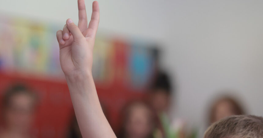 ministerul educatiei propune noi reguli pentru bursele scolare ale elevilor ce prevede proiectul 689d9ad5440b8