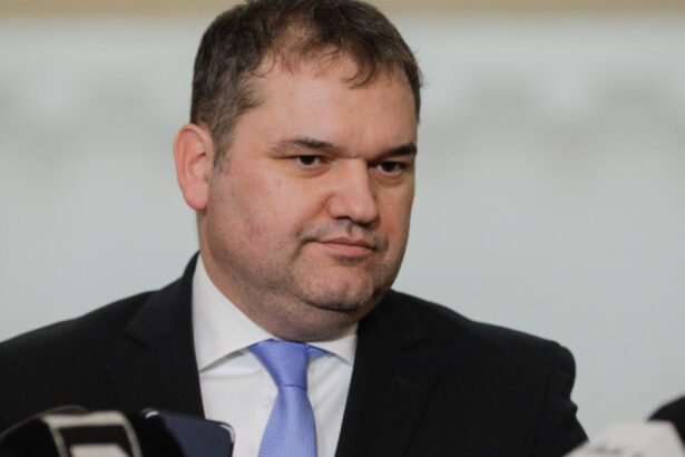 ministrul cseke attila anunta desfiintarea a zeci de mii de posturi din administratia locala concedieri vor avea loc si la guvern 68ae83ccb279a