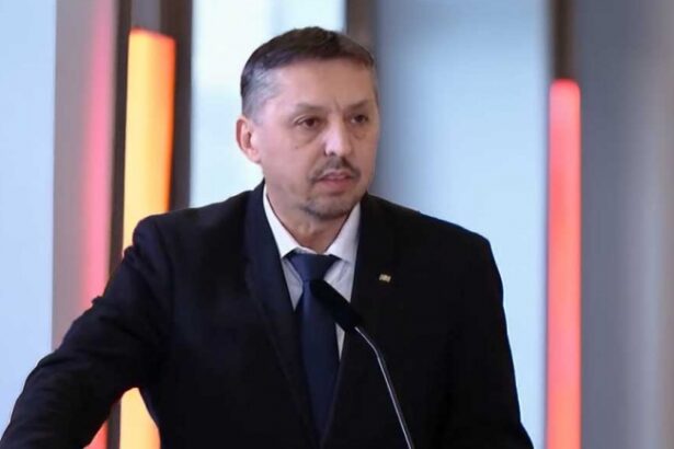 ministrul educatiei a declarat ca universitatile trebuie sa si pastreze libertatea de a acorda burse 6894921dbd38f