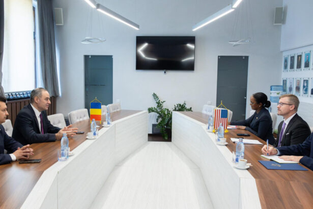 nazare intalnire cu insarcinatul cu afaceri al sua trebuie sa ne schimbam fundamental atitudinea in atragerea de investitii straine 68a5e6473c837
