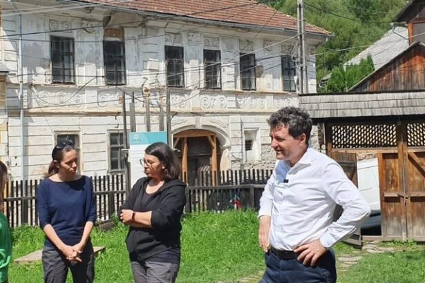 nicusor dan alaturi de familie despre exploatarea aurului la rosia montana foto 68a361018411b