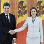 nicusor dan vizita in republica moldova de ziua limbii romane presedintele participa la evenimentul marea dictare nationala 68b3e4b182be3