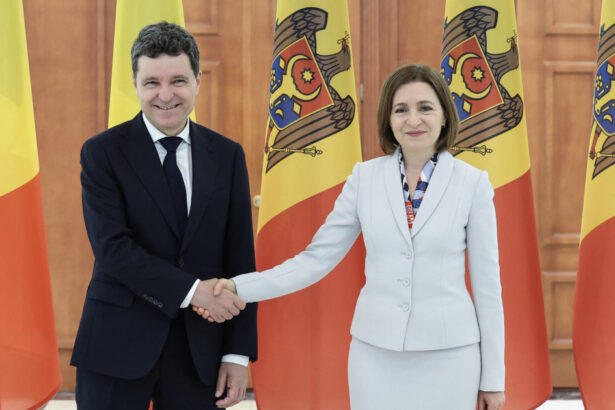 nicusor dan vizita in republica moldova de ziua limbii romane presedintele participa la evenimentul marea dictare nationala 68b3e4b182be3