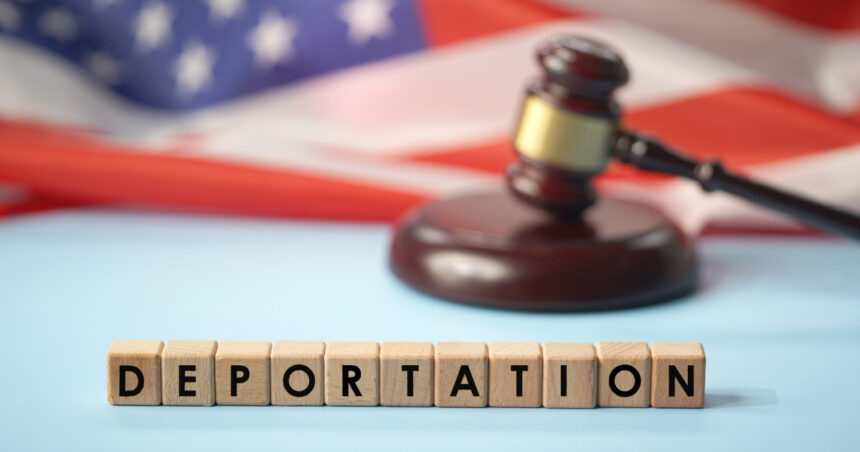o judecatoare federala a blocat planul lui donald trump de expulzare accelerata a migrantilor din sua 68b2c0e97faf5