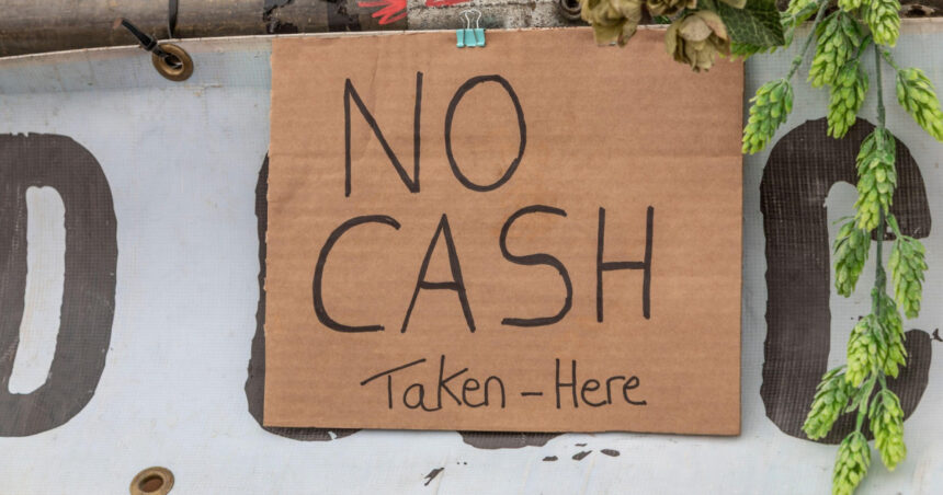 O țară în care „banii cash fac legea” și majoritatea oamenilor nu au cont bancar ar putea deveni primul stat din lume care interzice bancnotele. 1 o tara unde banii cash fac legea si cei mai multi oameni nu au cont bancar ar putea fi primul stat din lume care interzice bancnotele 689773d72f35b