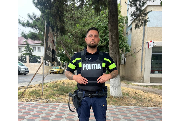 OFICIAL despre crima din Cernavodă. Polițistul din Medgidia care a preluat presupusul autor. 1 oficial despre crima din cernavoda el este politistul din medgidia caruia i s a predat presupusul autor 68b41404ae640