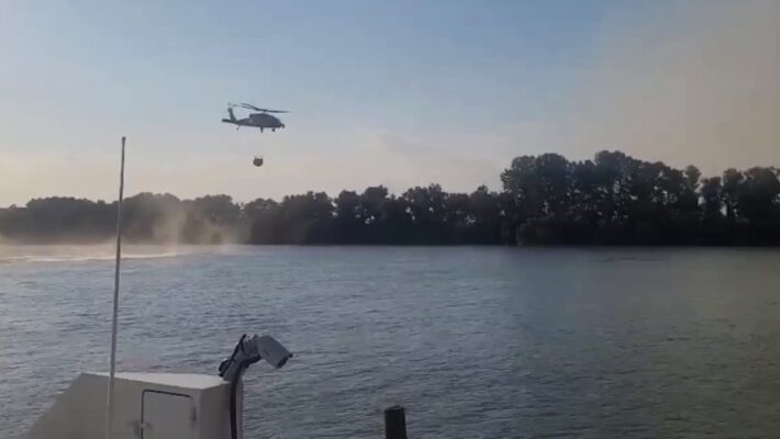 pentru a opta zi consecutiva pompierii continua misiunea de lichidare a incendiul din delta dunarii 6899f8d69d1da