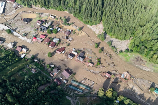pericol de inundatii pe rauri din trei judete pana la miezul noptii risc ridicat pe mures 68a48a38c3ea4