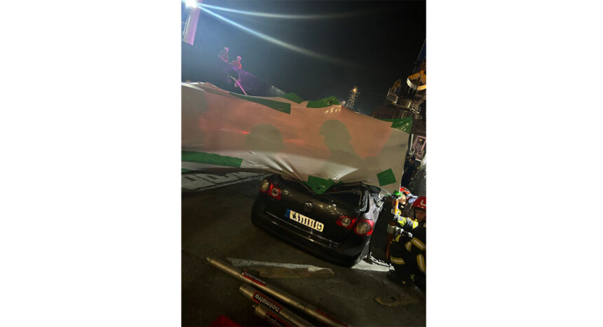 piciorul unei macarale s a prabusit peste o masina in portul constanta soferul autoturismului a fost prins in interior 688f0de46cc23