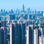 prabusire totala pentru fostul varf de lance al economiei chinei gigantul imobiliar evergrade a fost delistat de la bursa de valori 68ad634e0ec62