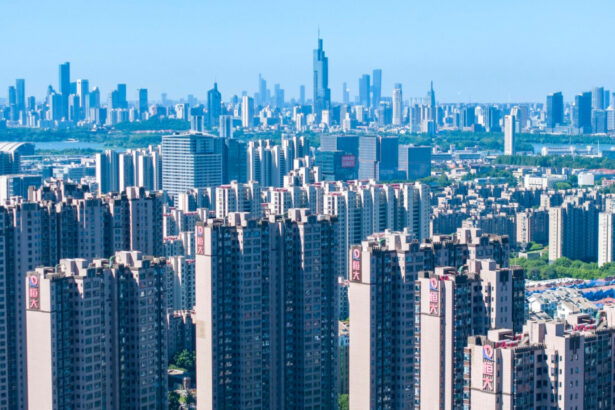 prabusire totala pentru fostul varf de lance al economiei chinei gigantul imobiliar evergrade a fost delistat de la bursa de valori 68ad634e0ec62