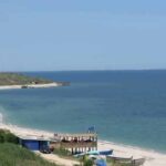 prefectura constanta confirma ceea ce stia toata romania pe plaja din tuzla sunt constructii ilegale printre ele cea a fiului subprefectului constantei 68a31a94dc830