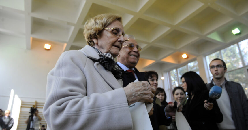 primul mesaj public al ninei iliescu dupa moartea fostului presedinte ce le a transmis celor care l au condus pe ultimul drum 6894bbc0bc1b5