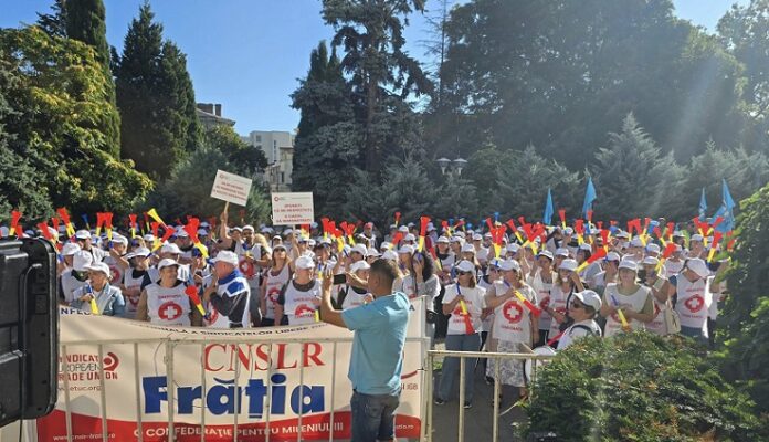 Protest al sindicaliștilor la Prefectura Constanța 1 protest al sindicalistilor in fata prefecturii constanta 68aed194f05f4