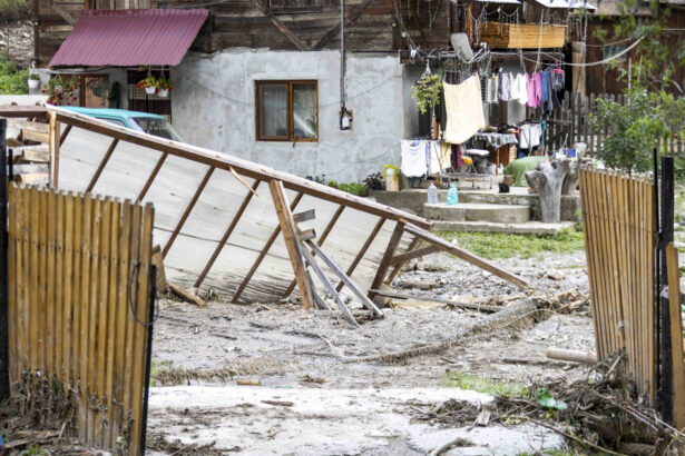 raed arafat a explicat cum sunt acordate despagubirile pentru oamenii afectati de inundatiile din suceava si neamt ce sume vor primi 689de82df0a0a