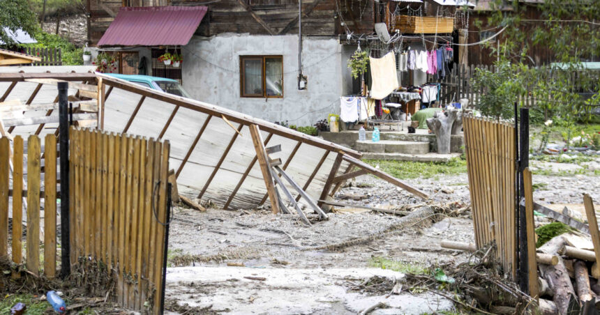 raed arafat a explicat cum sunt acordate despagubirile pentru oamenii afectati de inundatiile din suceava si neamt ce sume vor primi 689de82df0a0a