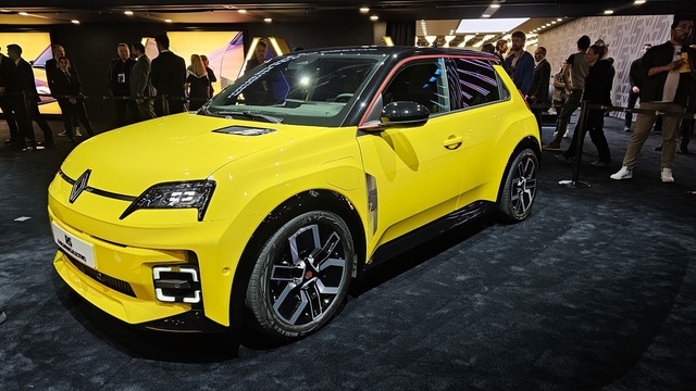 renault 5 a urcat neasteptat de repede in preferintele europenilor pe segmentul electric si a depasit tesla pe pietele majore 68943447630ef