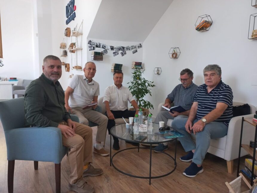 Reprezentanții sindicatelor și organizațiilor de rezerviști s-au întâlnit astăzi cu președintele Organizației Județene a USR Constanța, senatorul Remus Negoi, pentru a discuta diverse teme. 1 reprezentantii sindicatelor si organizatiilor de rezervisti s au intalnit astazi cupresedintele organizatiei judetene a usr constanta senatorul remus negoi ce au discutat 68a2fb085ee58