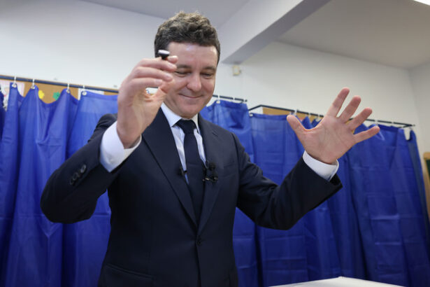 romania cu nicusor dan da lectii guvernelor centriste despre cum sa tii populistii la distanta fa ti treaba arata respect si nu uita sa taci strategic opinie ft 6890bac0cdeda