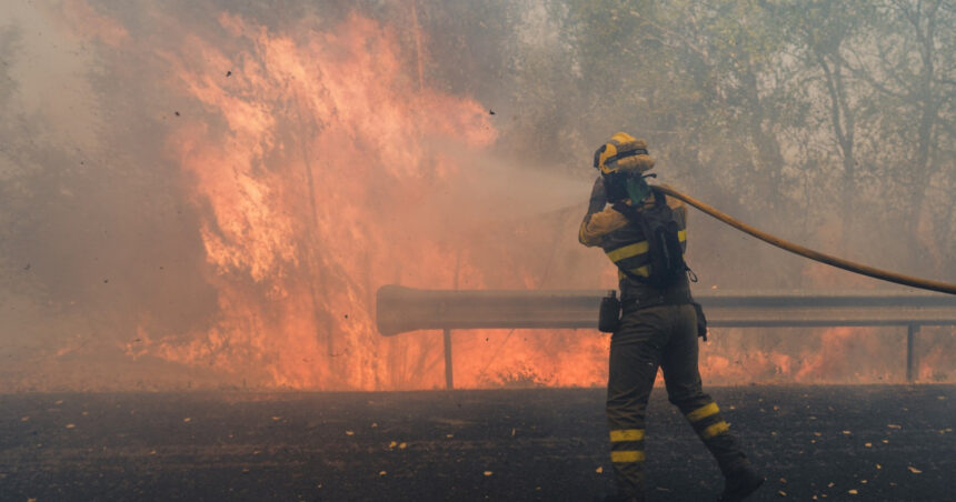 România trimite 51 de pompieri în Spania pentru a ajuta la stingerea incendiilor de pădure. 1 romania trimite 51 de pompieri in spania care sa ajute la stingerea incendiilor de padure 68a5f7da6ad71