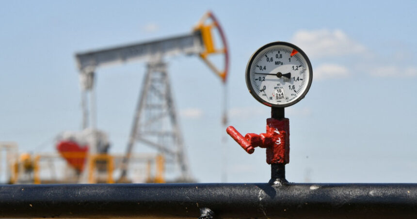 Rusia redirecționează petrolul destinat Indiei către China, ca urmare a tarifelor impuse de Trump. 1 rusia redirectioneaza petrolul destinat indiei catre china dupa tarifele impuse de trump 689608755be8c
