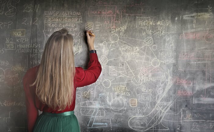 Salariile profesorilor titulari rămân neschimbate, iar plata cu ora scade semnificativ: anunțul ministrului Educației 1 salariile profesorilor titulari raman neschimbate iar plata cu ora scade semnificativ anuntul ministrul educatiei 68b03117a2c75