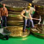 salariul mediu pe economie abia a depasit inflatia intr un an domeniile castigatoare au cresteri de doua cifre exista meserii in care veniturile au scazut 689c7c41e7dee