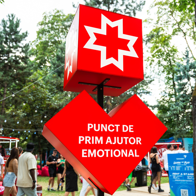 Sănătatea psiho-emoțională revine la UNTOLD cu Punctul de Prim Ajutor Emoțional, un spațiu dedicat tinerilor pentru a discuta liber despre temele nespuse. 1 sanatatea psiho emotionala prinde din nou voce la untold regina maria aduce pentru al treilea an consecutiv punctul de prim ajutor emotional un spatiu unde tinerii pot vorbi fara bariere d 6894700cd594d