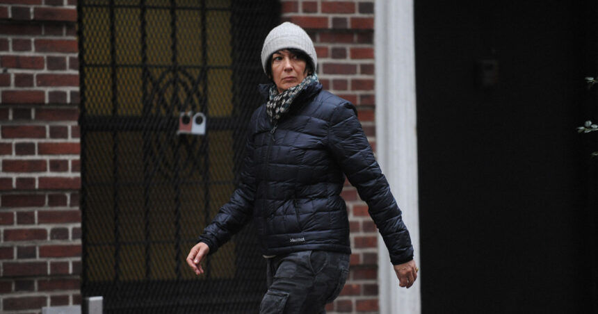 Scandalul Epstein. Ghislaine Maxwell transferată într-un penitenciar cu regim mai blând. Trump afirmă că nu i s-a solicitat grațierea acesteia. 1 scandalul epstein ghislaine maxwell mutata intr un penitenciar cu regim mai lejer trump spune ca nu i a fost cerut sa o gratieze 688dbac751362