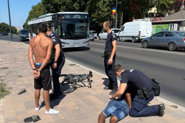 situatie incredibila in constanta doi barbati incatusati de jandarmi dupa ce s au luat la bataie intr o statie de autobuz iata de la ce a pornit totul 68977581930f5