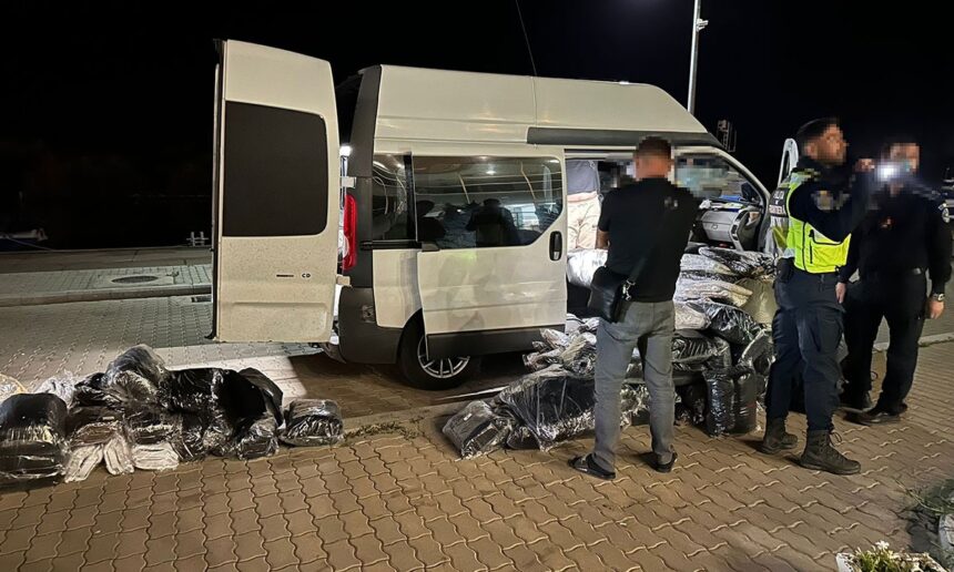 surprize surprize bunuri de peste 1 milion de euro susceptibile a fi contrafacute descoperite la vama isaccea 68ac471b04309